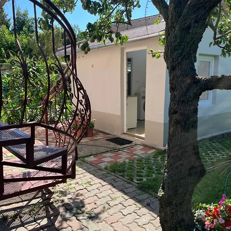 Rose With Garden & Free Parking Апартаменты Будапешт