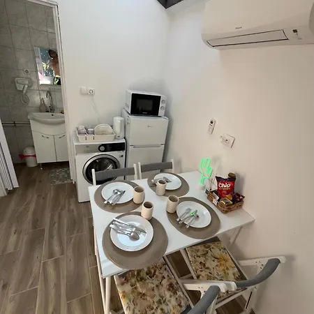Rose With Garden & Free Parking Апартаменты